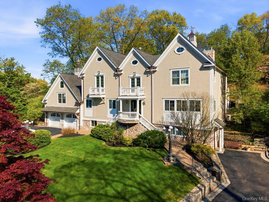 33 Greenbriar DR, Chappaqua, NY 10514