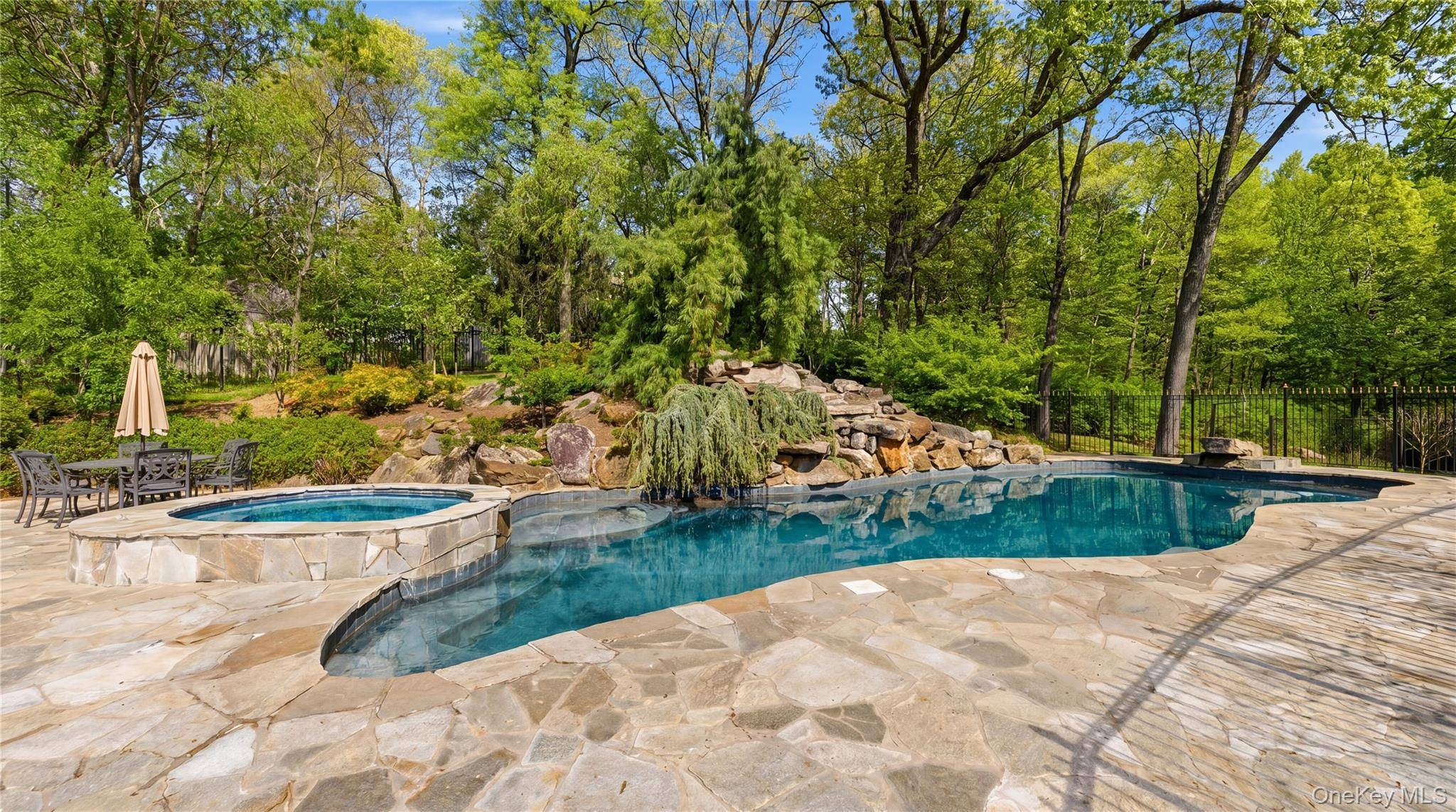 33 Greenbriar DR, Chappaqua, NY 10514