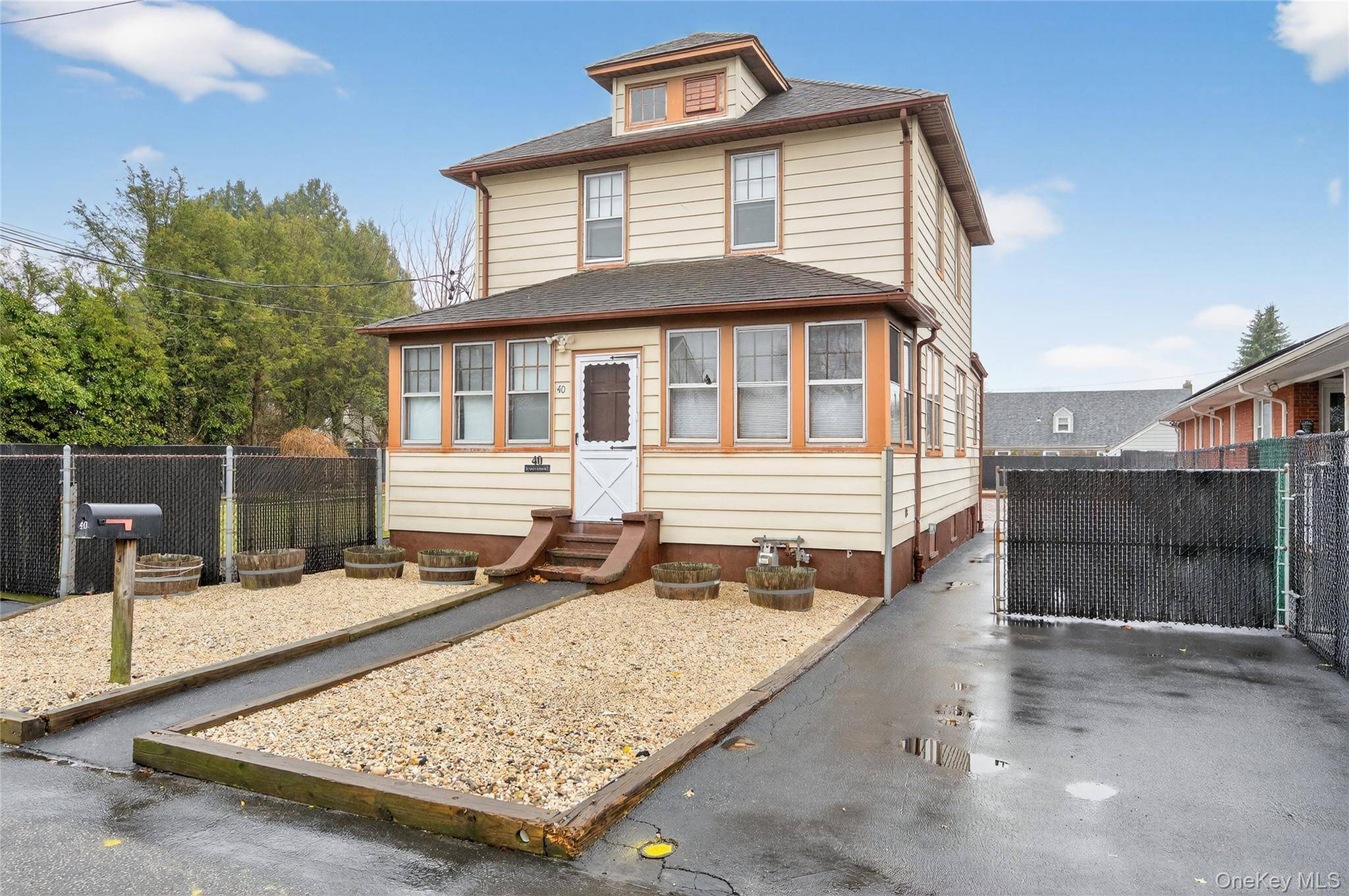 40 E 24th ST, Huntington Station, NY 11746