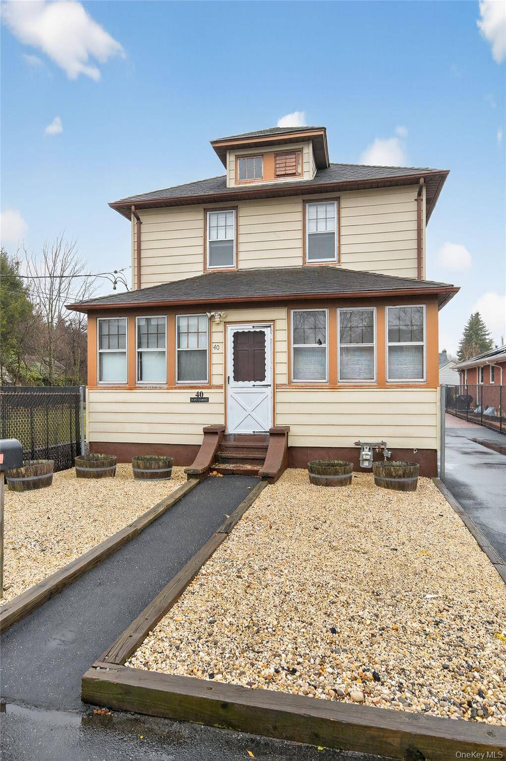 40 E 24th ST, Huntington Station, NY 11746