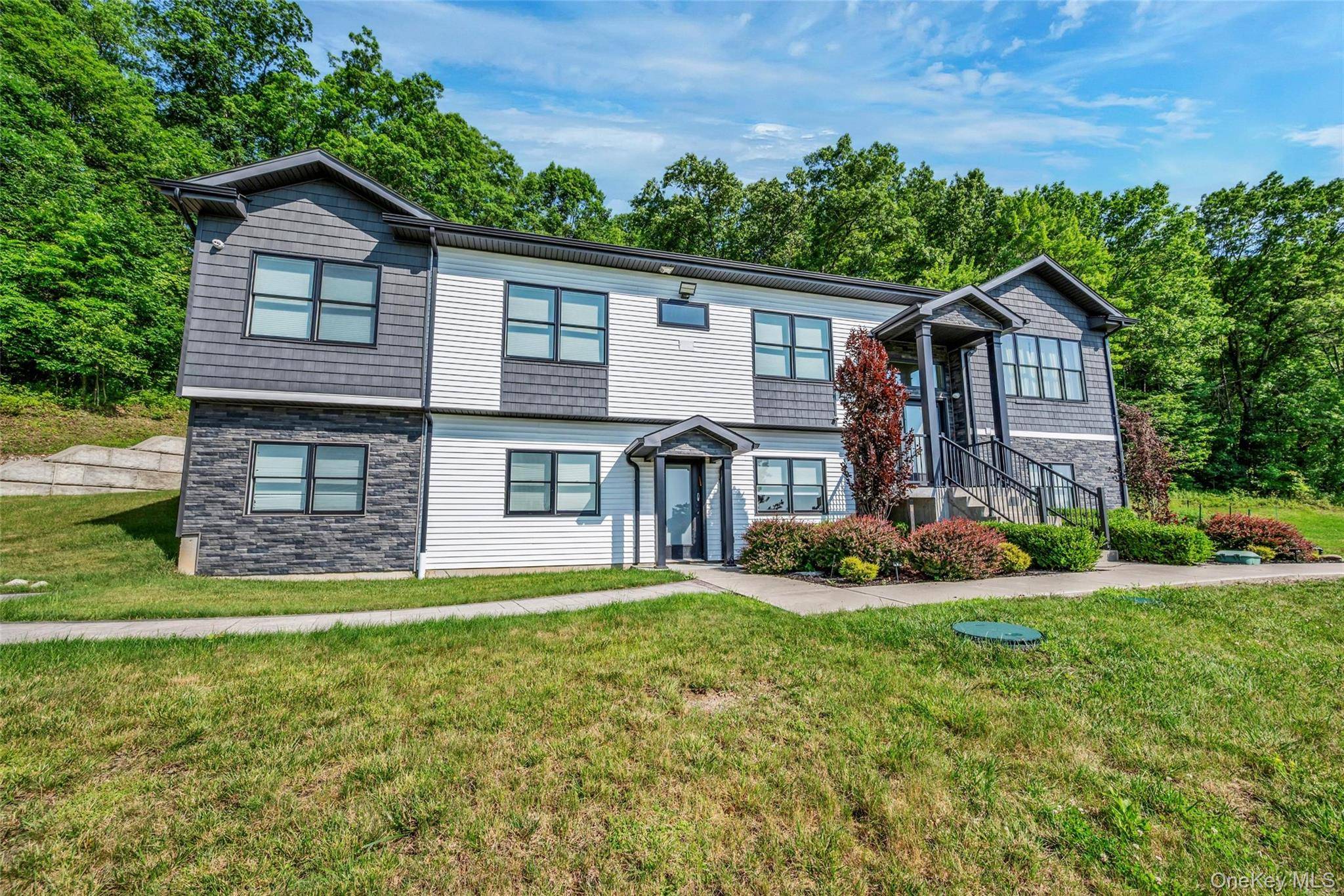 31 Walnut Ridge LN, Bloomingburg, NY 12721