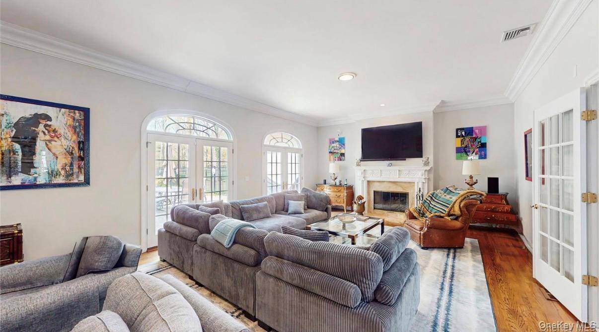 406 Duck Pond, Locust Valley, NY 11560