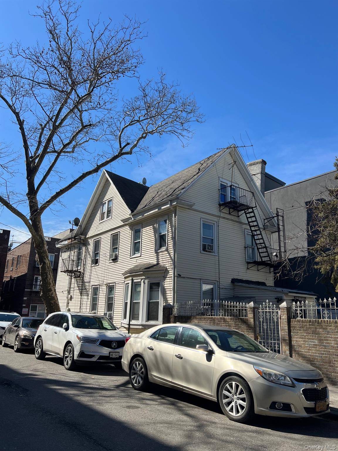37-21 104th ST, Corona, NY 11368