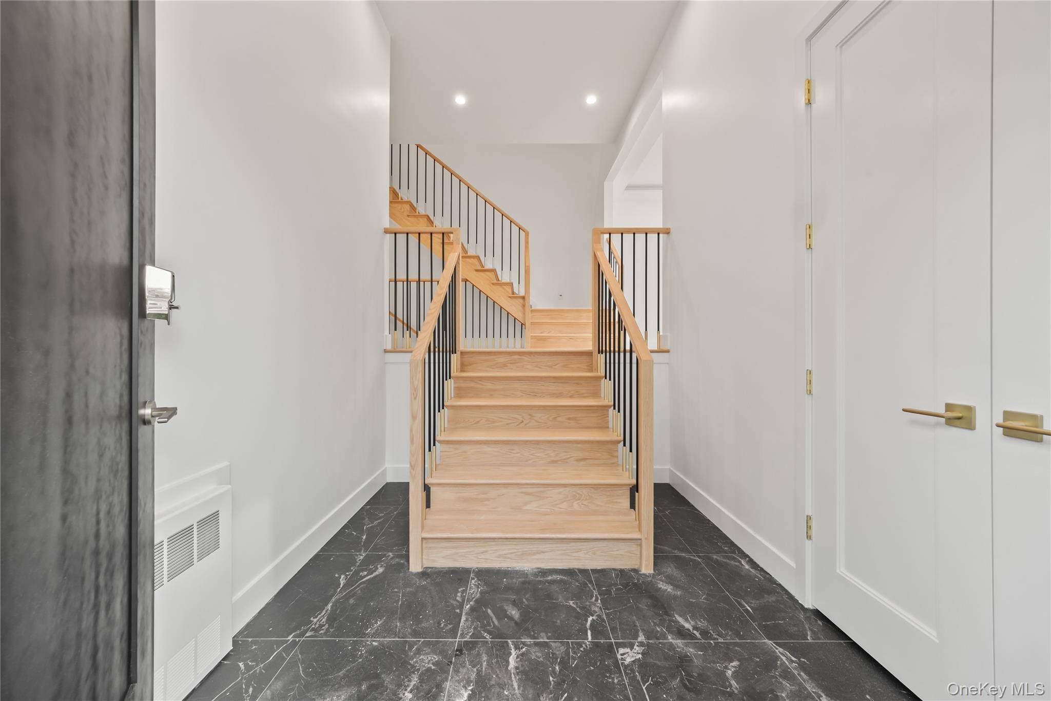 23 Singer AVE #211, Spring Valley, NY 10977