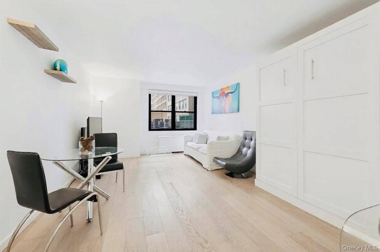 165 W 66th ST #2L, New York (manhattan), NY 10023