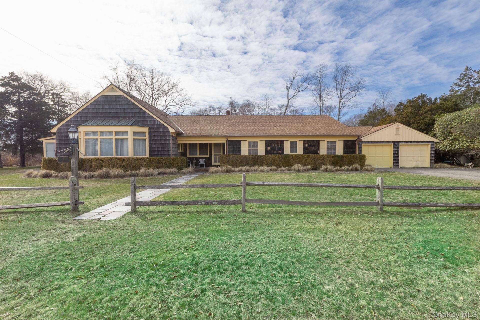 43 Halsey RD, Remsenburg, NY 11960