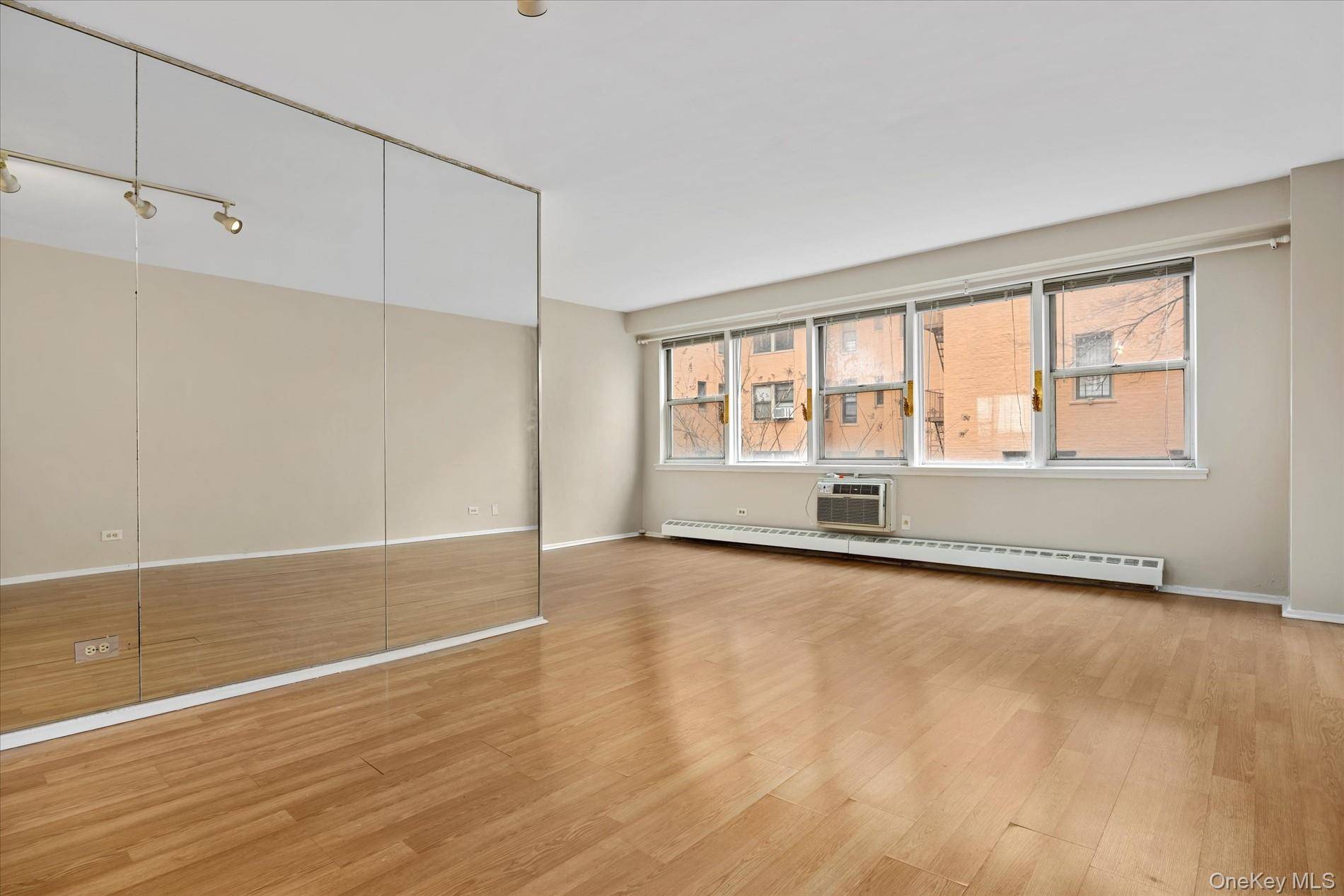 87-15 165th ST #4B, Jamaica, NY 11432
