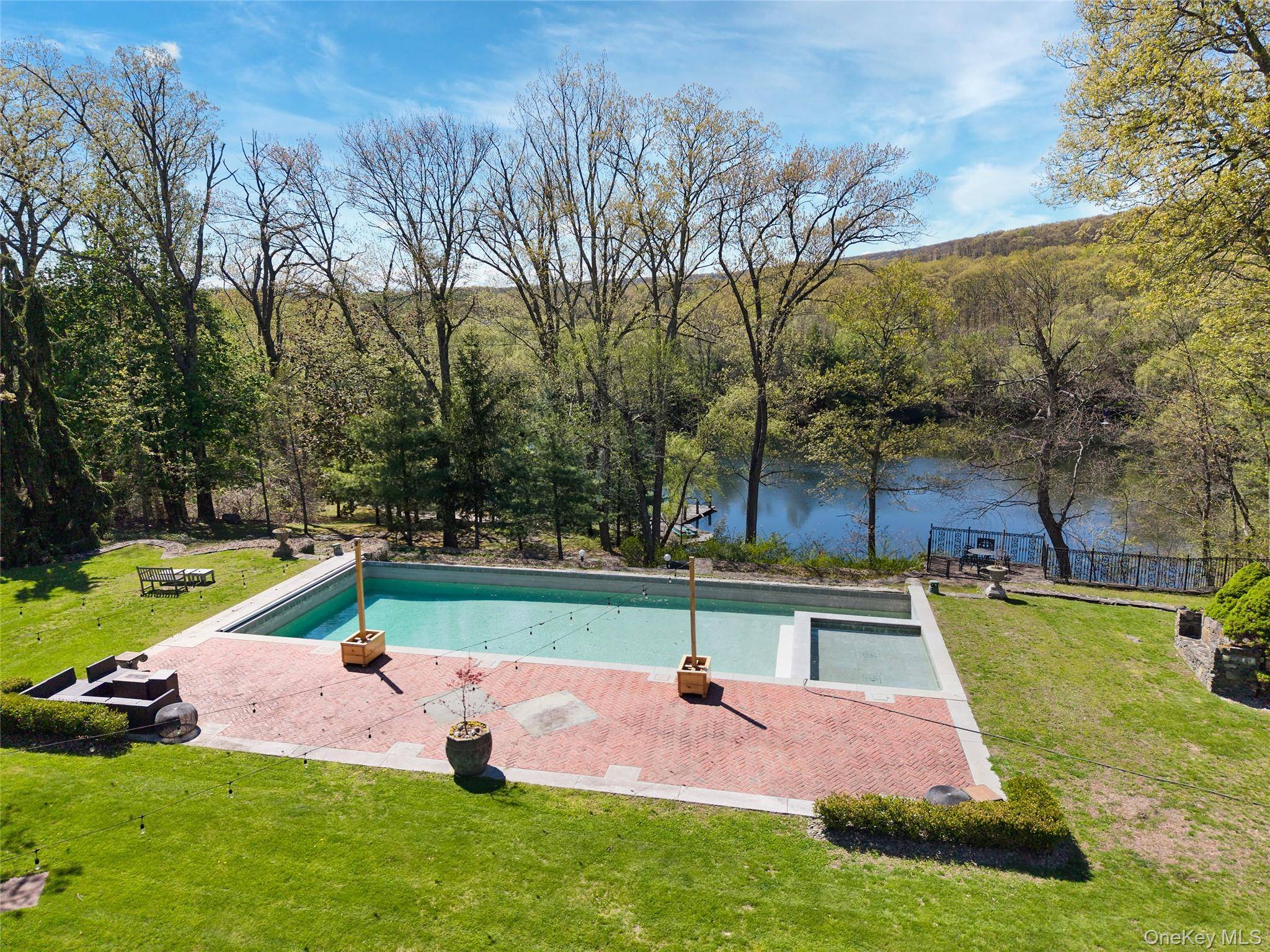 14 Castleton DR, Highland Mills, NY 10930