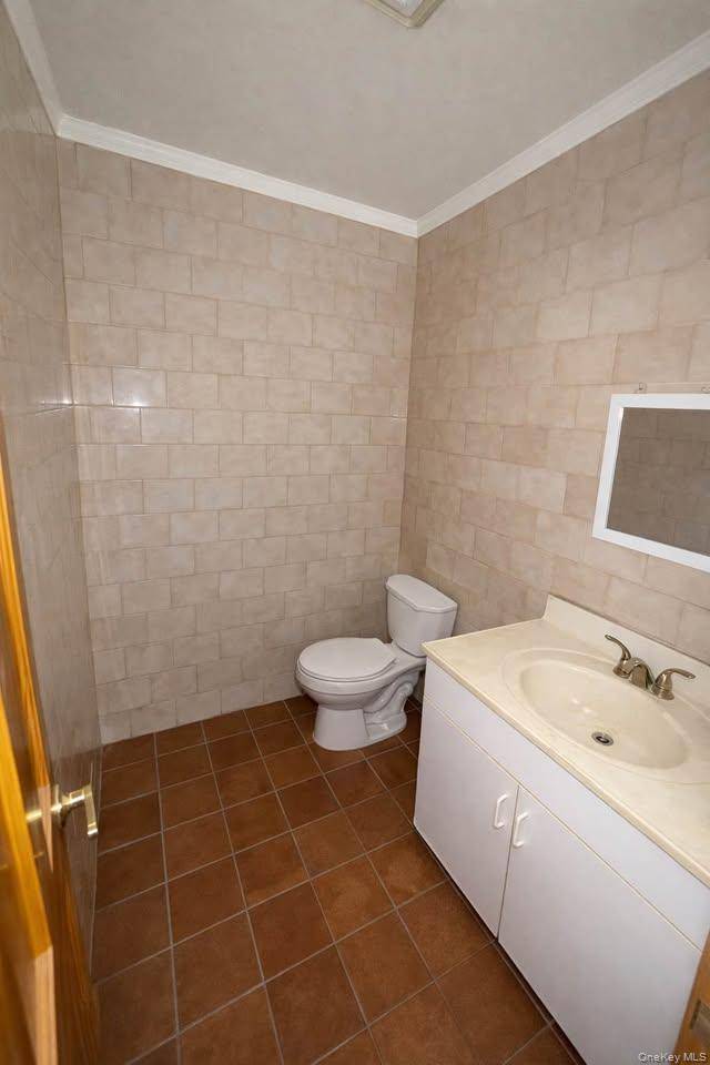 7905 Roosevelt AVE, Jackson Heights, NY 11372