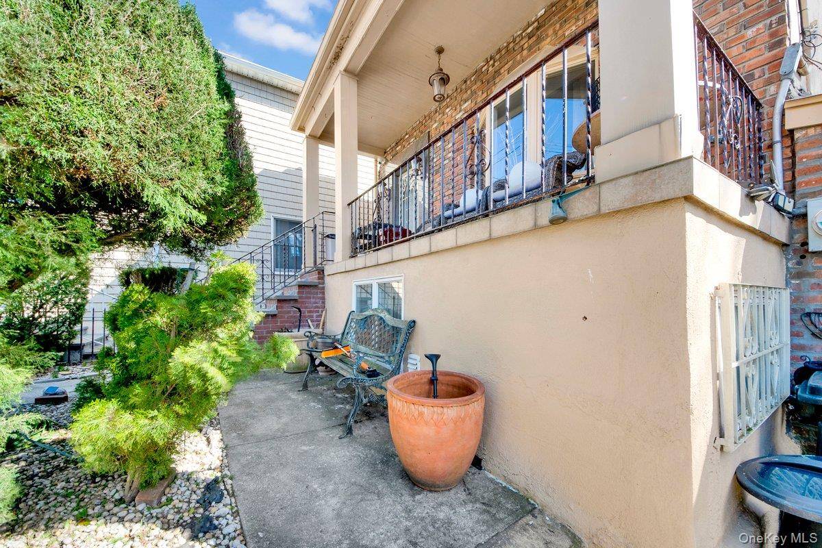 3252 Waterbury AVE, Bronx, NY 10465