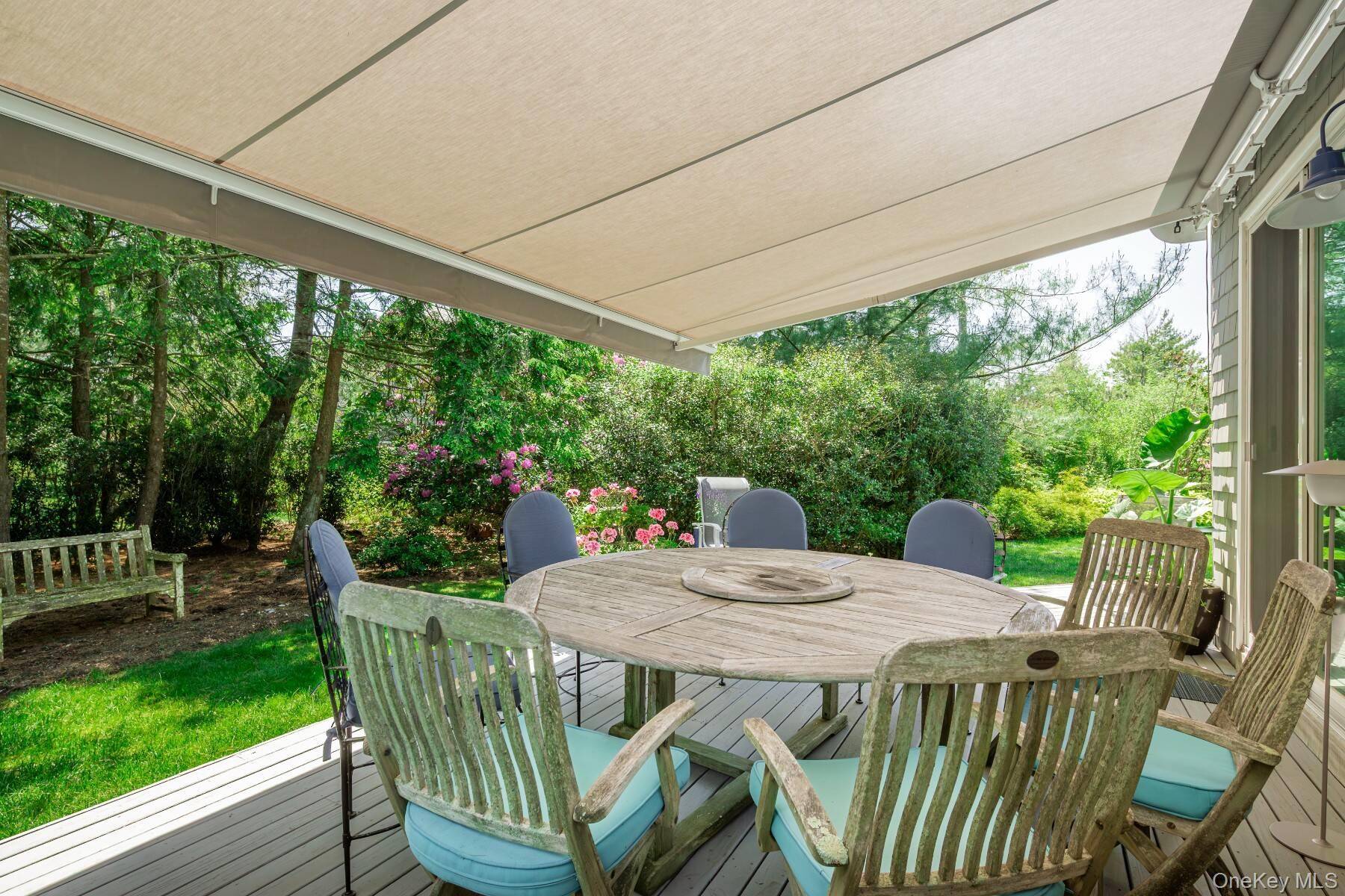 61 Huckleberry LN, East Hampton, NY 11937