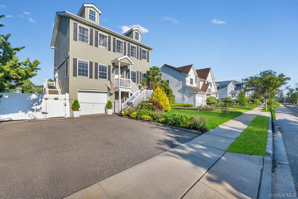 49 Lester AVE, Freeport, NY 11520