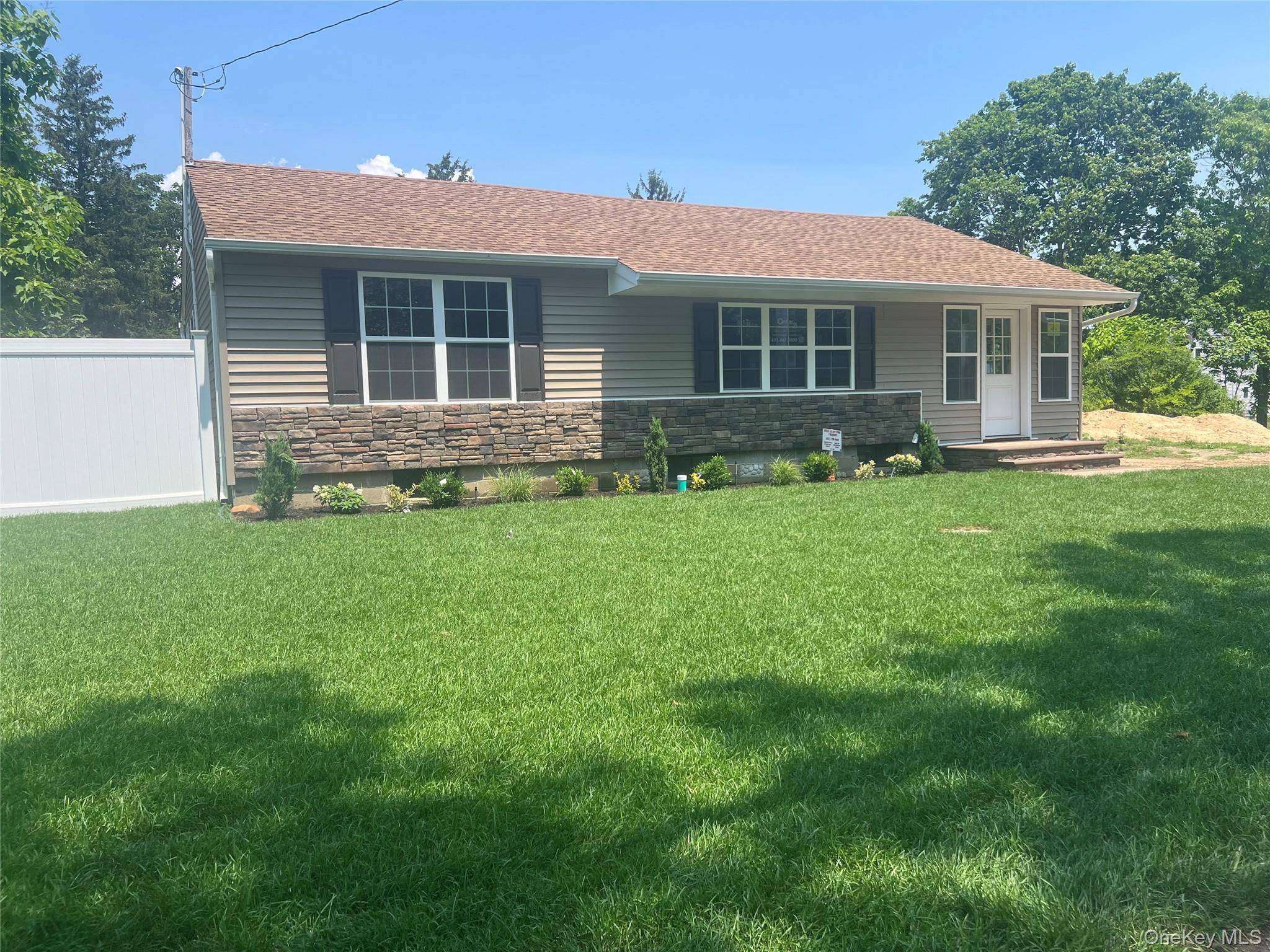 159 Alexander AVE, Holbrook, NY 11741