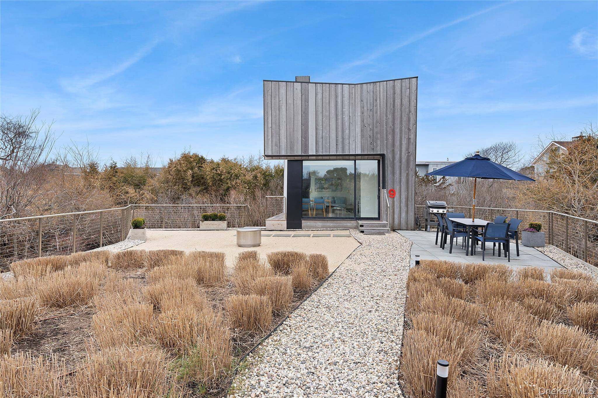 9 Ocean LN, Amagansett, NY 11930