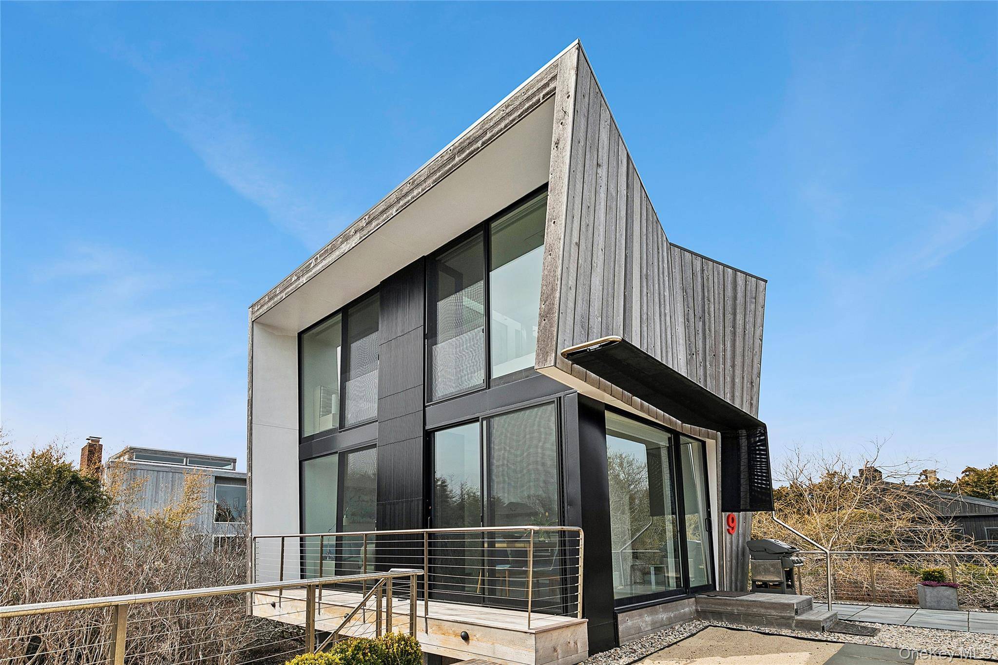 9 Ocean LN, Amagansett, NY 11930