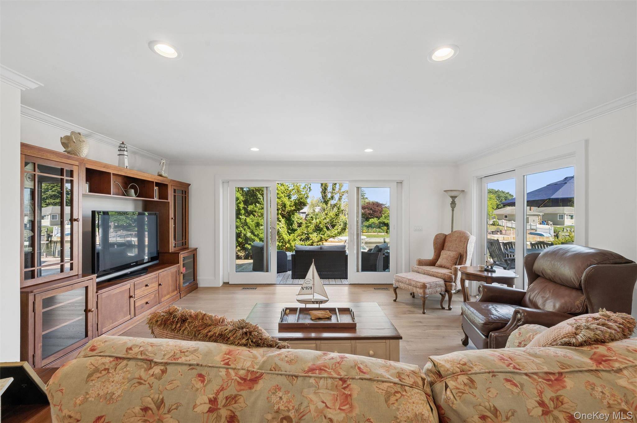 23 Whiting RD, East Quogue, NY 11942