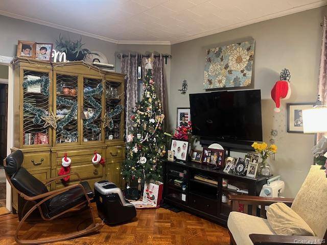 8667 108th ST, Richmond Hill North, NY 11418