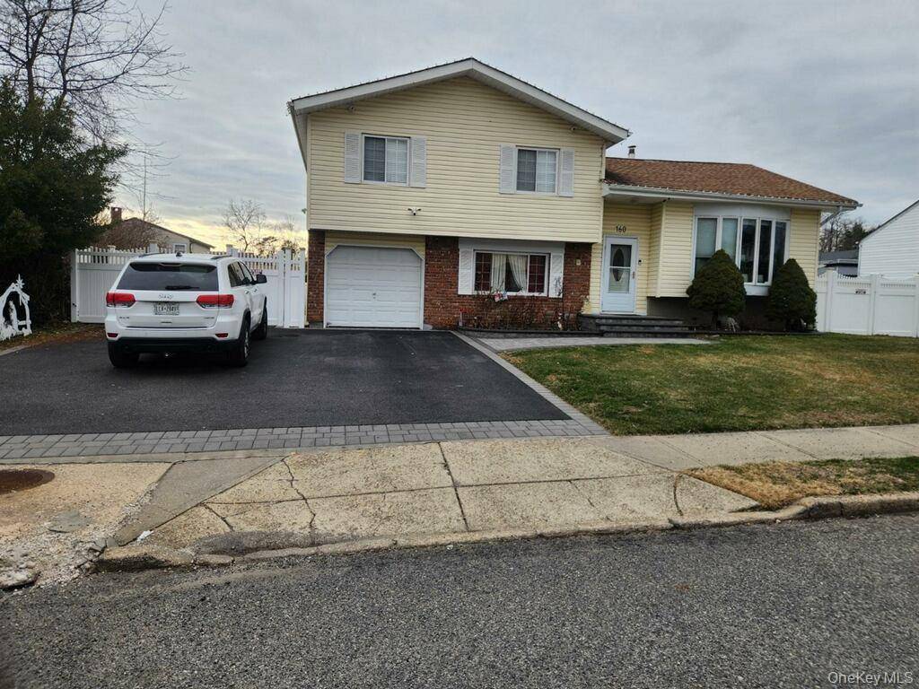 160 Bark AVE, Central Islip, NY 11722