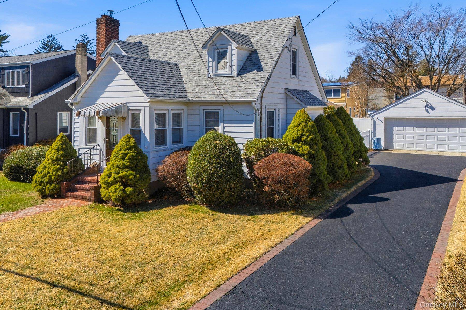 126 Grant ST, Centerport, NY 11721