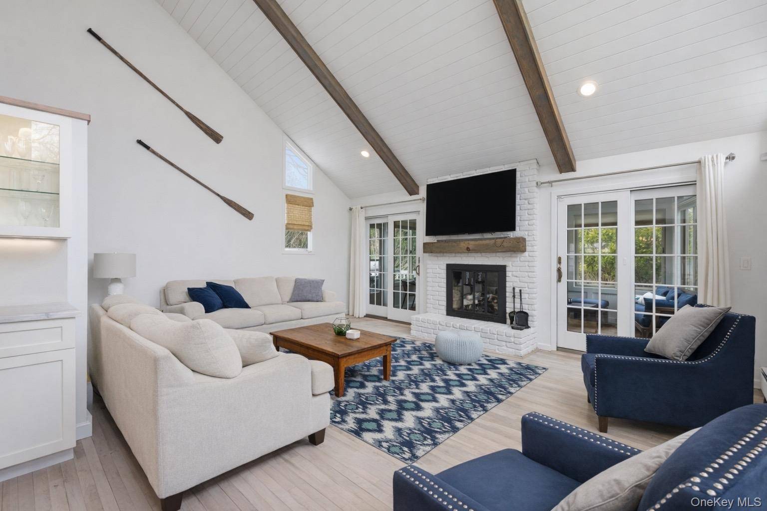 1 Canal WAY, Hampton Bays, NY 11946
