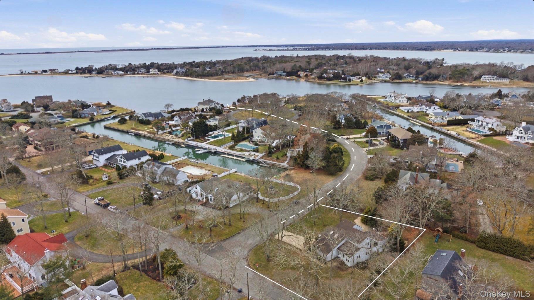 1 Canal WAY, Hampton Bays, NY 11946