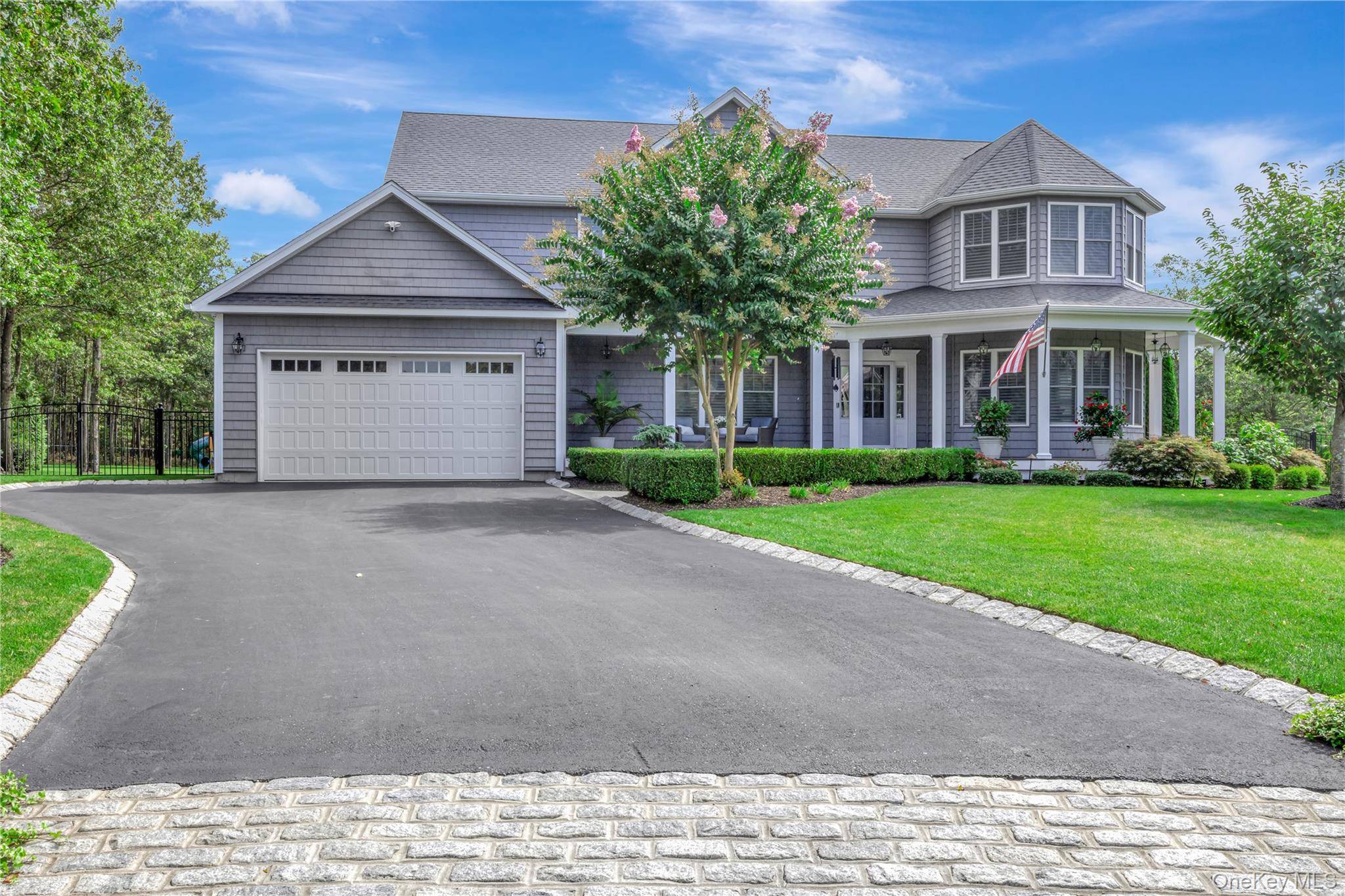 39 Blackberry LN, Center Moriches, NY 11934
