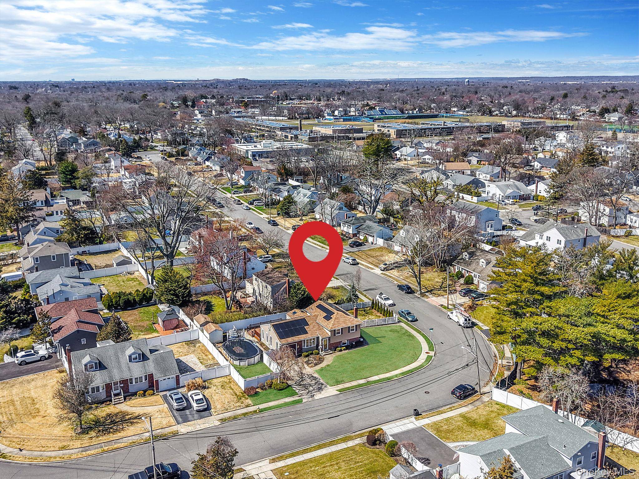 18 Wendorf CT, North Babylon, NY 11703