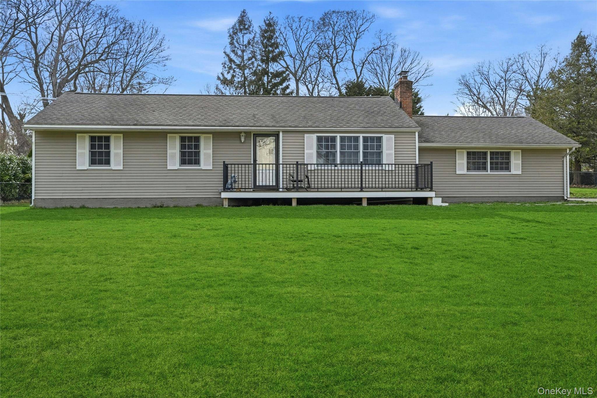 8 Kemswick DR, Stony Brook, NY 11790