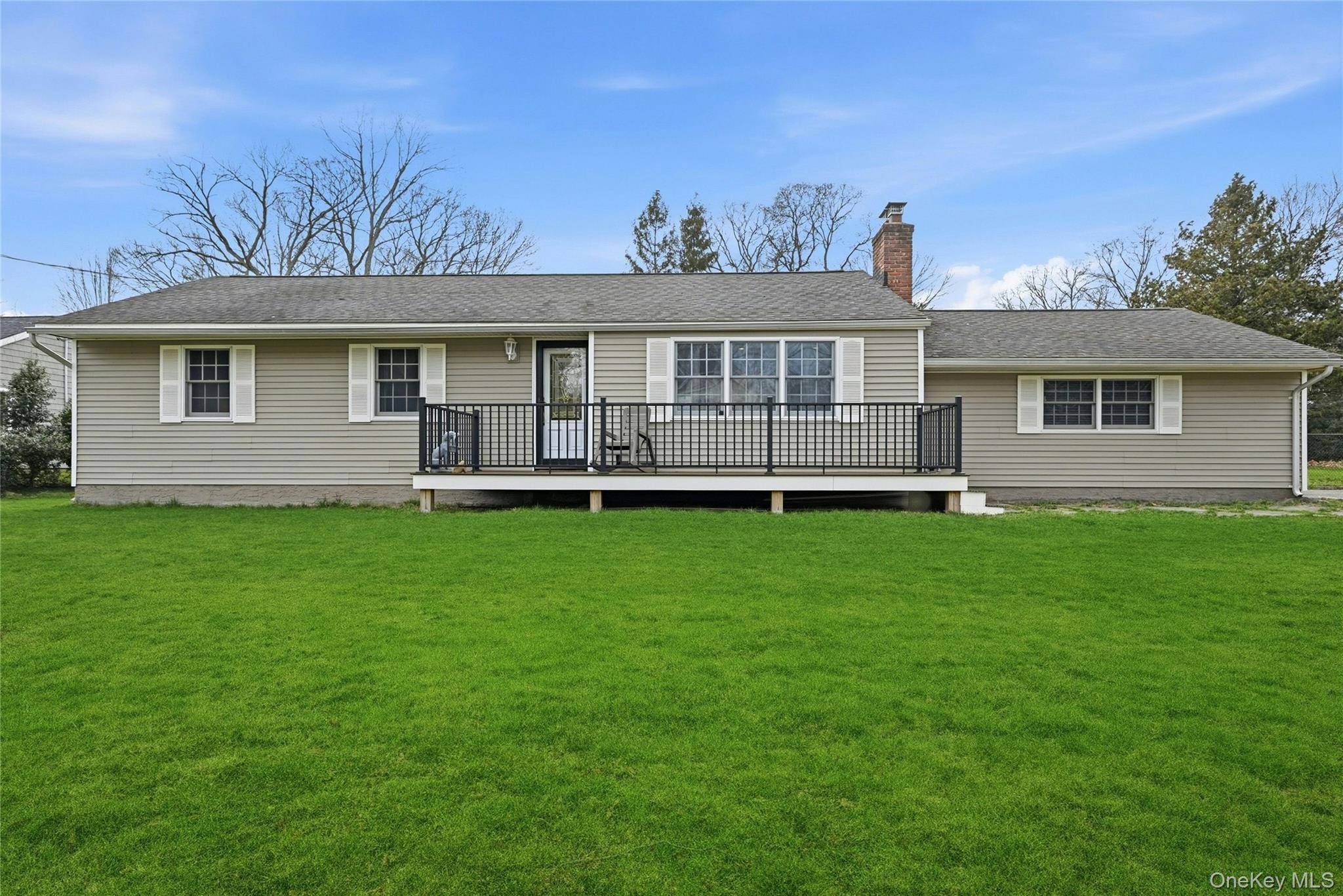 8 Kemswick DR, Stony Brook, NY 11790