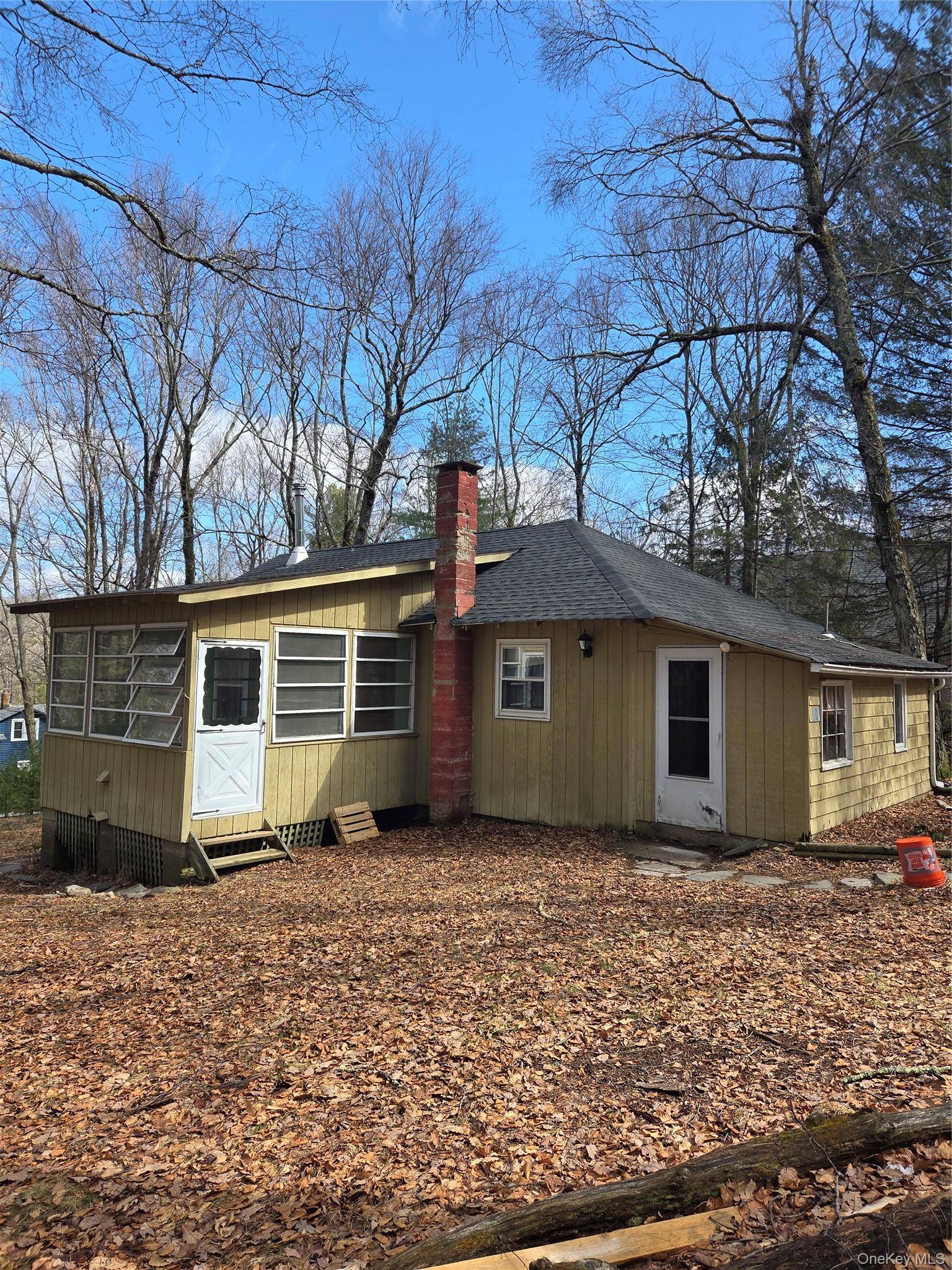 10 Mountain Top LN, Huguenot, NY 12746