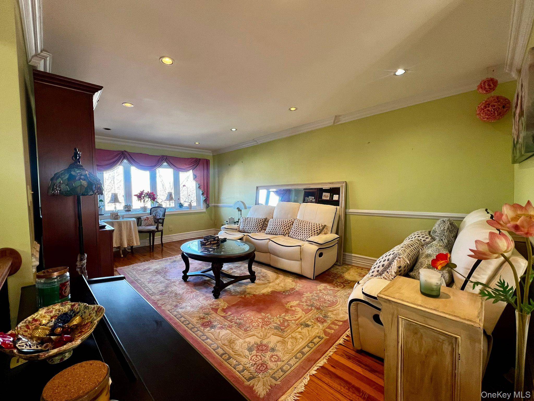 199-18 Cross Island Pkwy, Whitestone, NY 11357