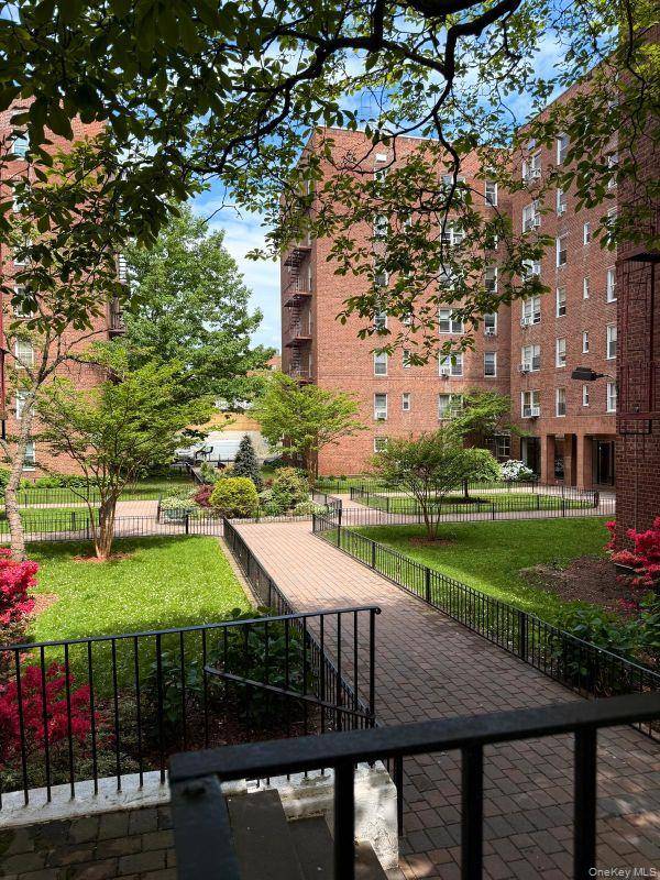 105-37 65th AVE #6E, Forest Hills, NY 11375