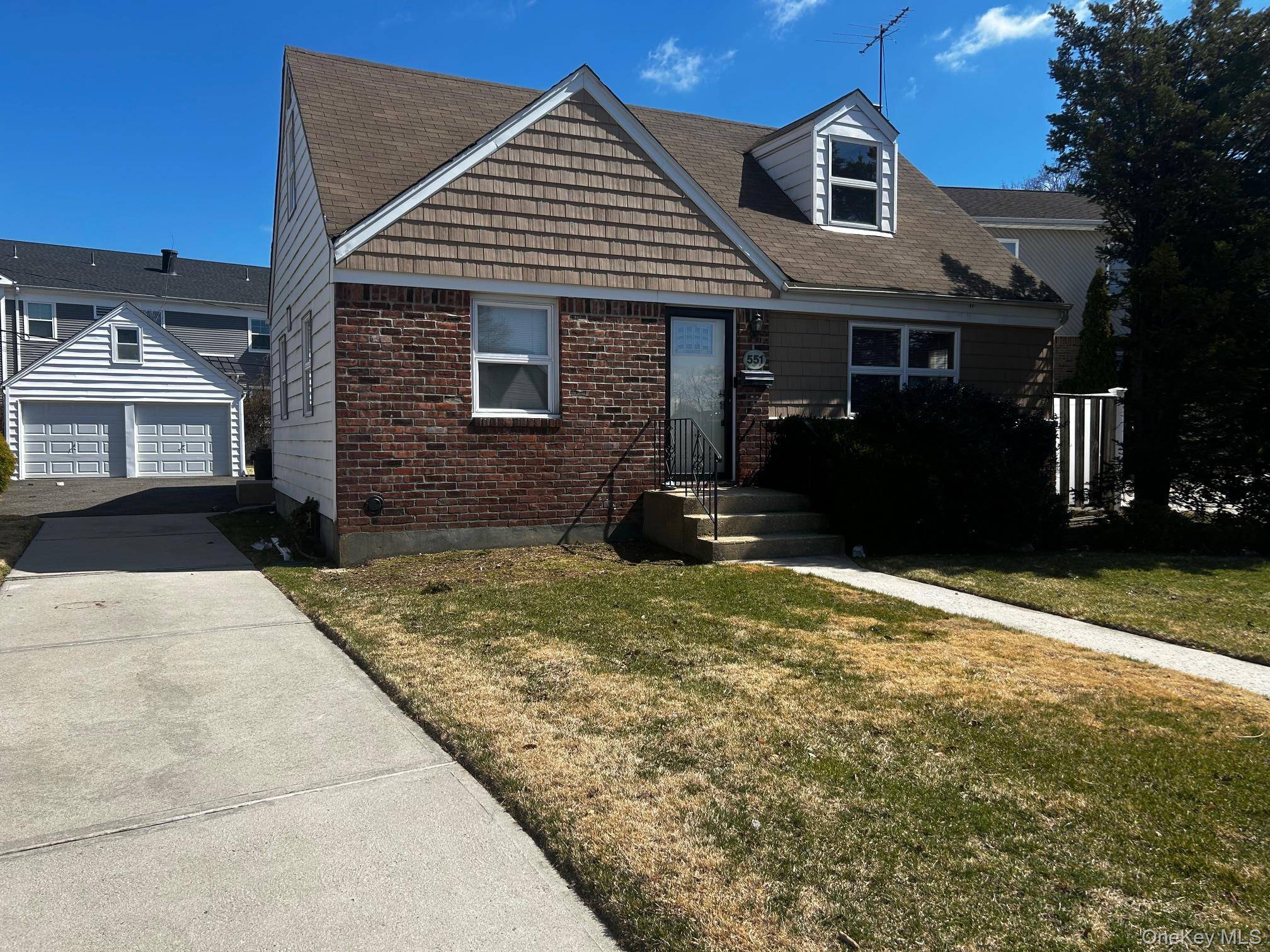 551 Emerson ST, Uniondale, NY 11553