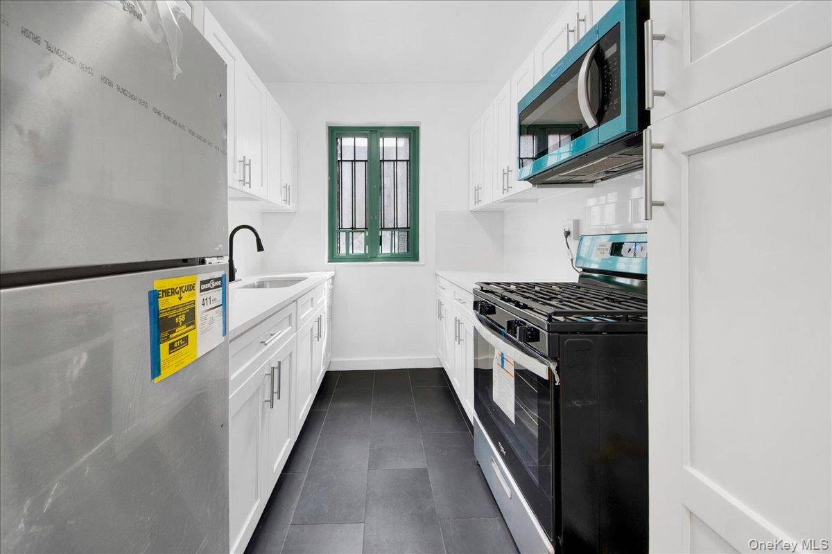 1569 metropolitan AVE #4g, Bronx, NY 10462