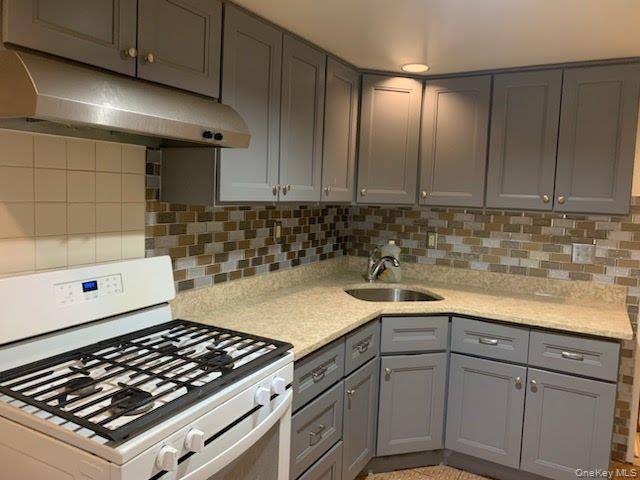 11433 204th ST, Saint Albans, NY 11412