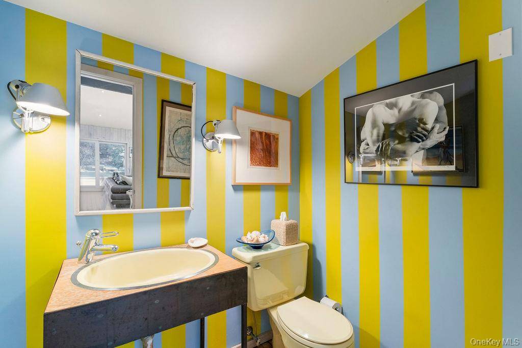 27 Atterbury RD, Southampton, NY 11968