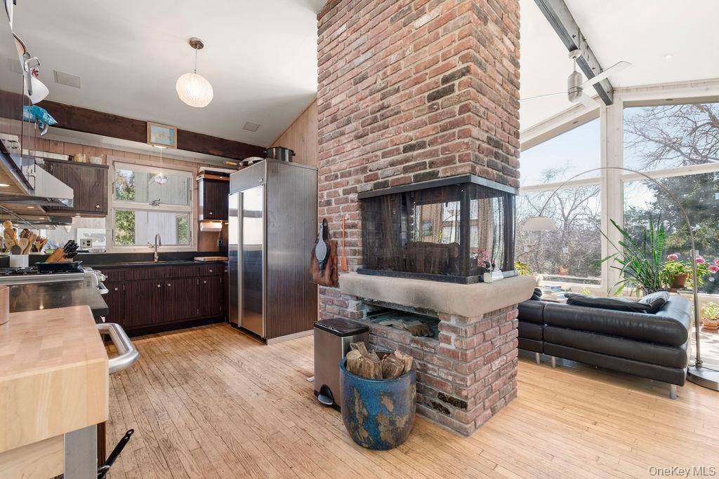 27 Atterbury RD, Southampton, NY 11968