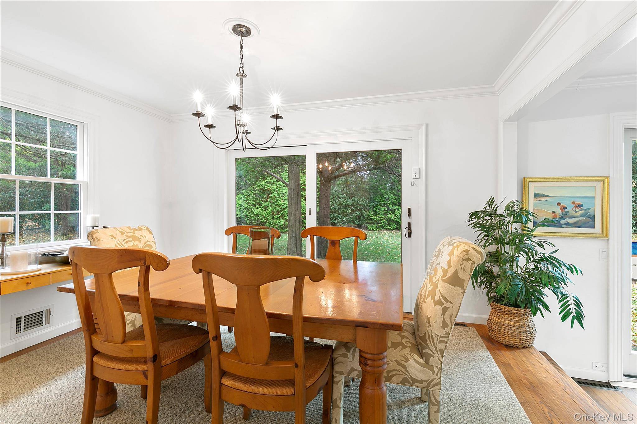 669 Hill ST, Southampton, NY 11968