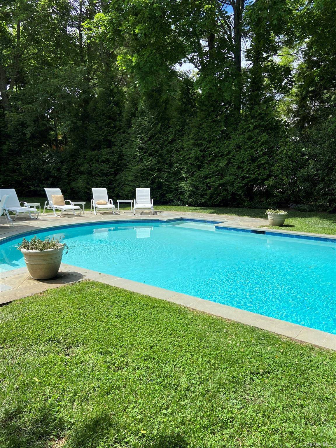 669 Hill ST, Southampton, NY 11968