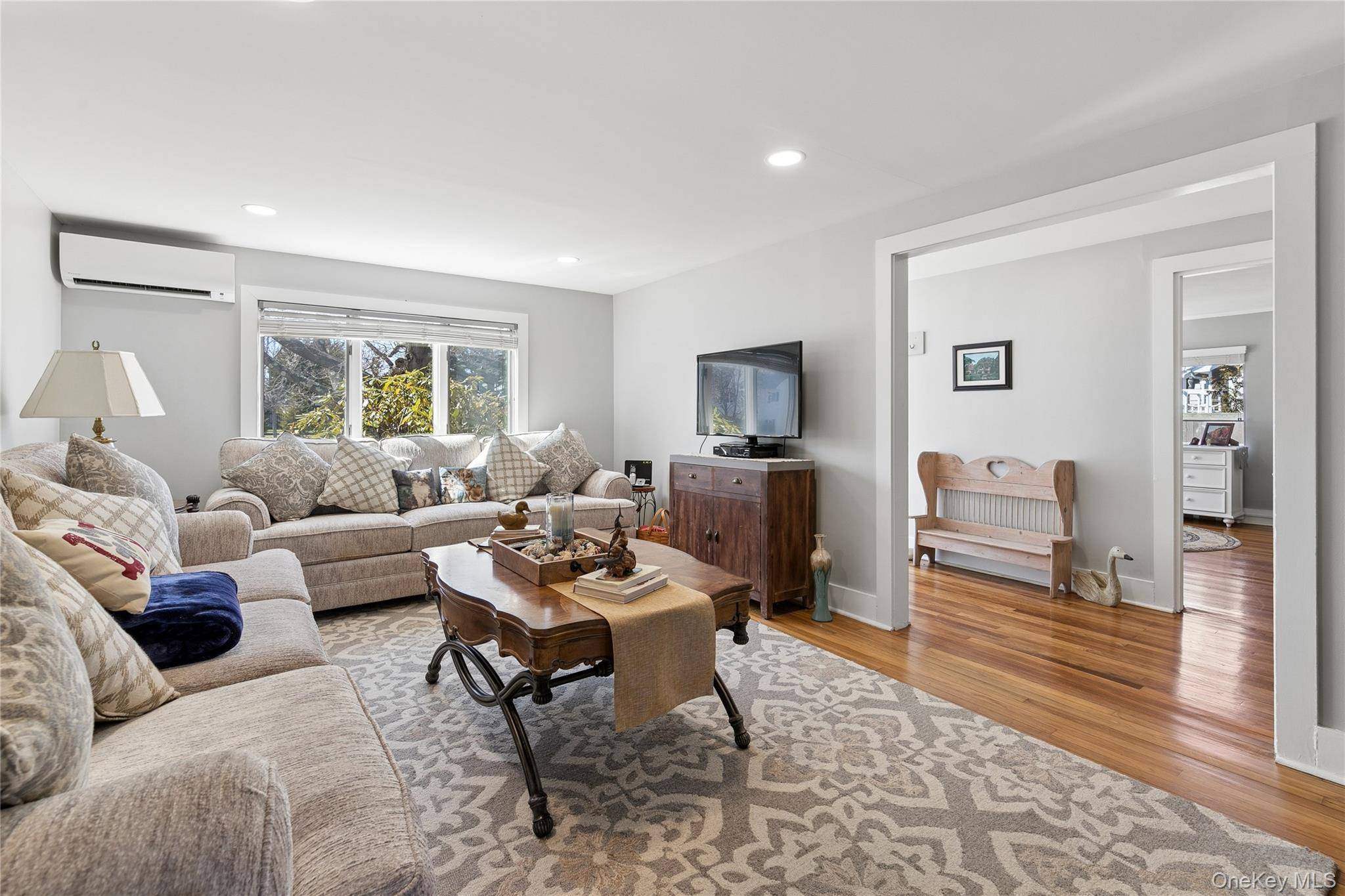 20 Mitchell RD, Westhampton Beach, NY 11978