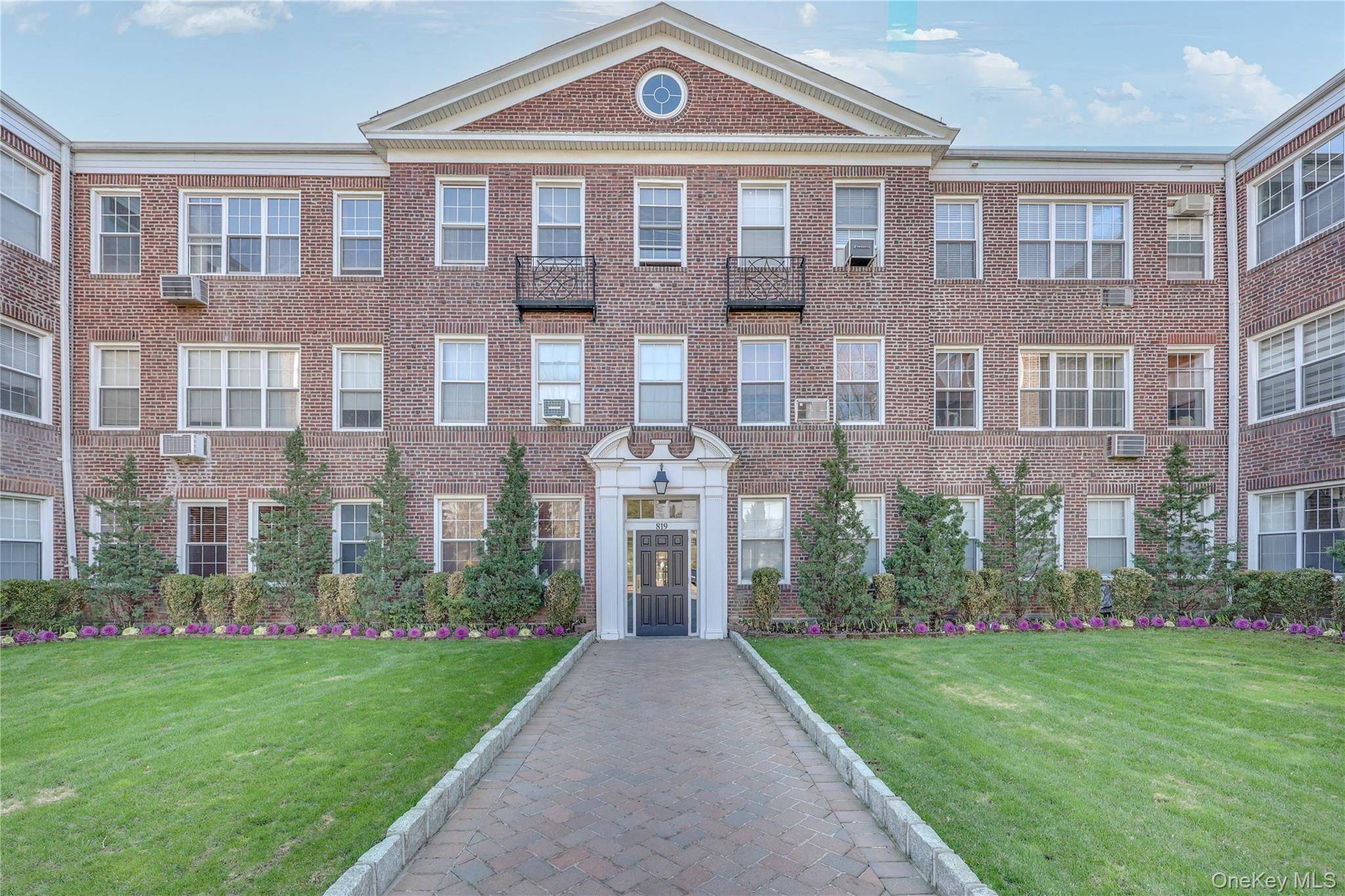 819 Broadway #1-G, Woodmere, NY 11598