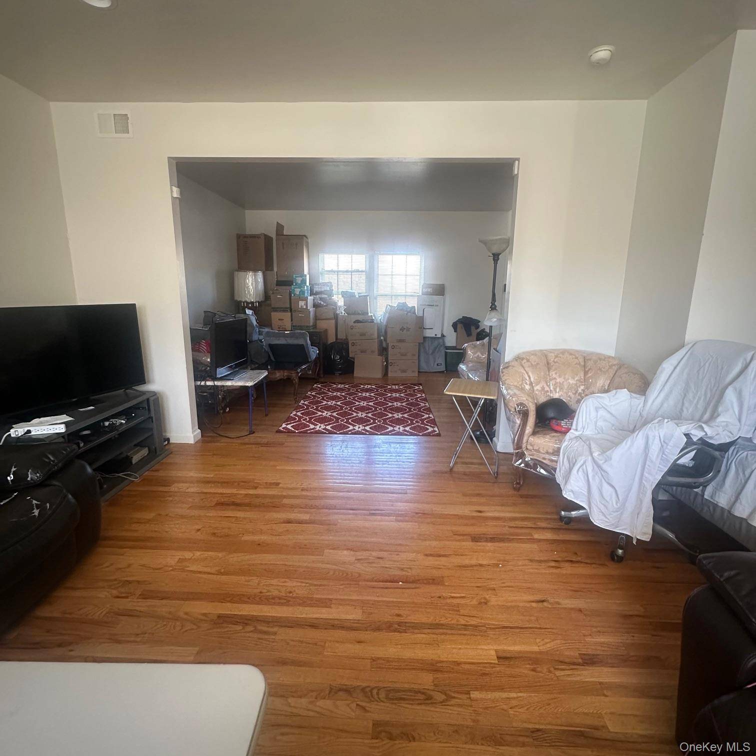 141 N 28 ST, Wheatley Heights, NY 11798