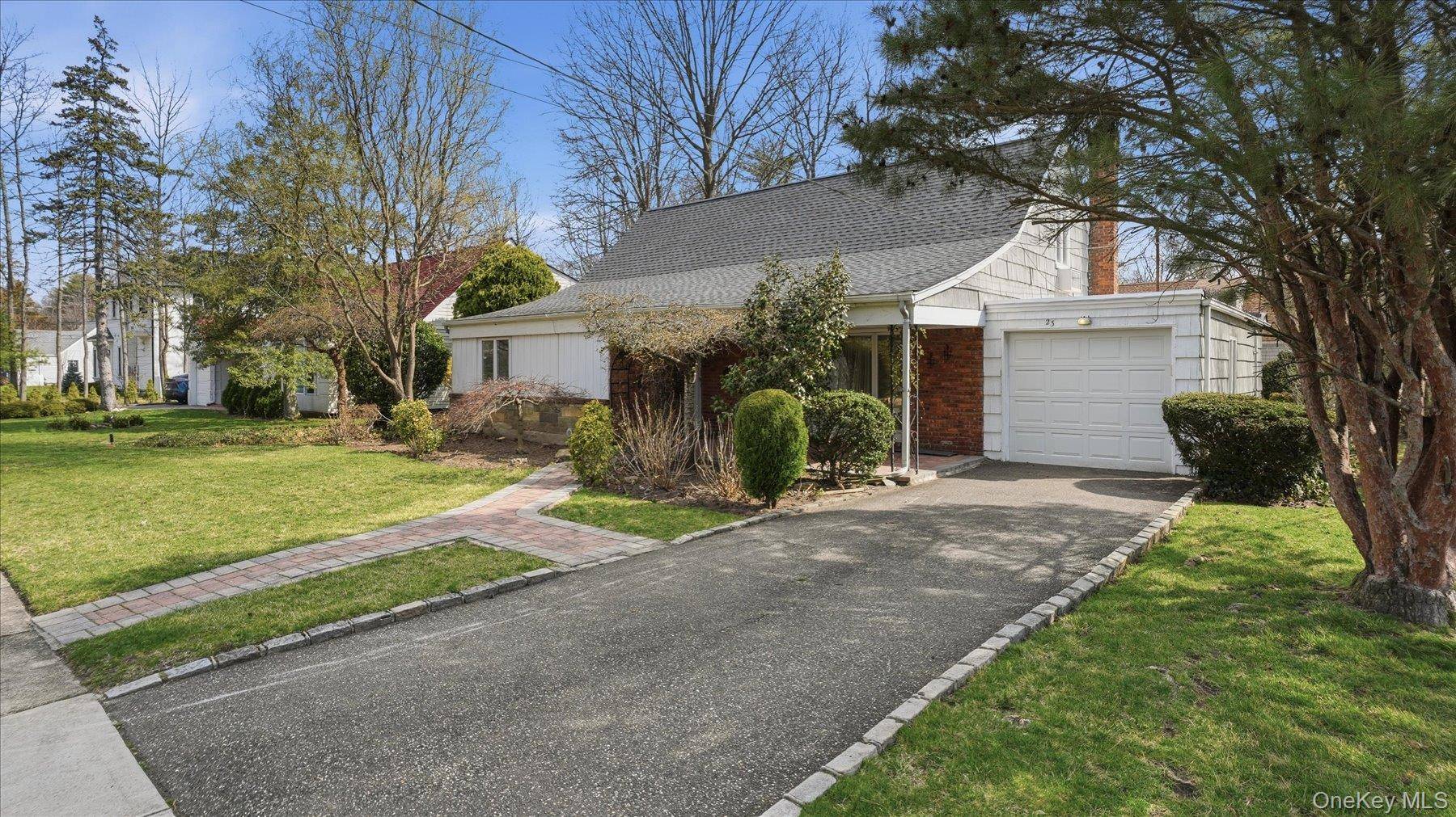 23 Hartley RD, Great Neck, NY 11023