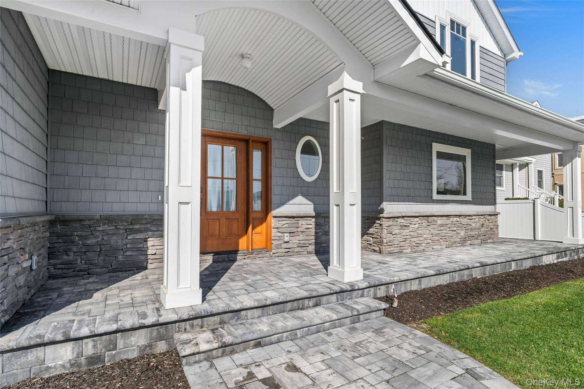 72 Grandview DR, Shirley, NY 11967
