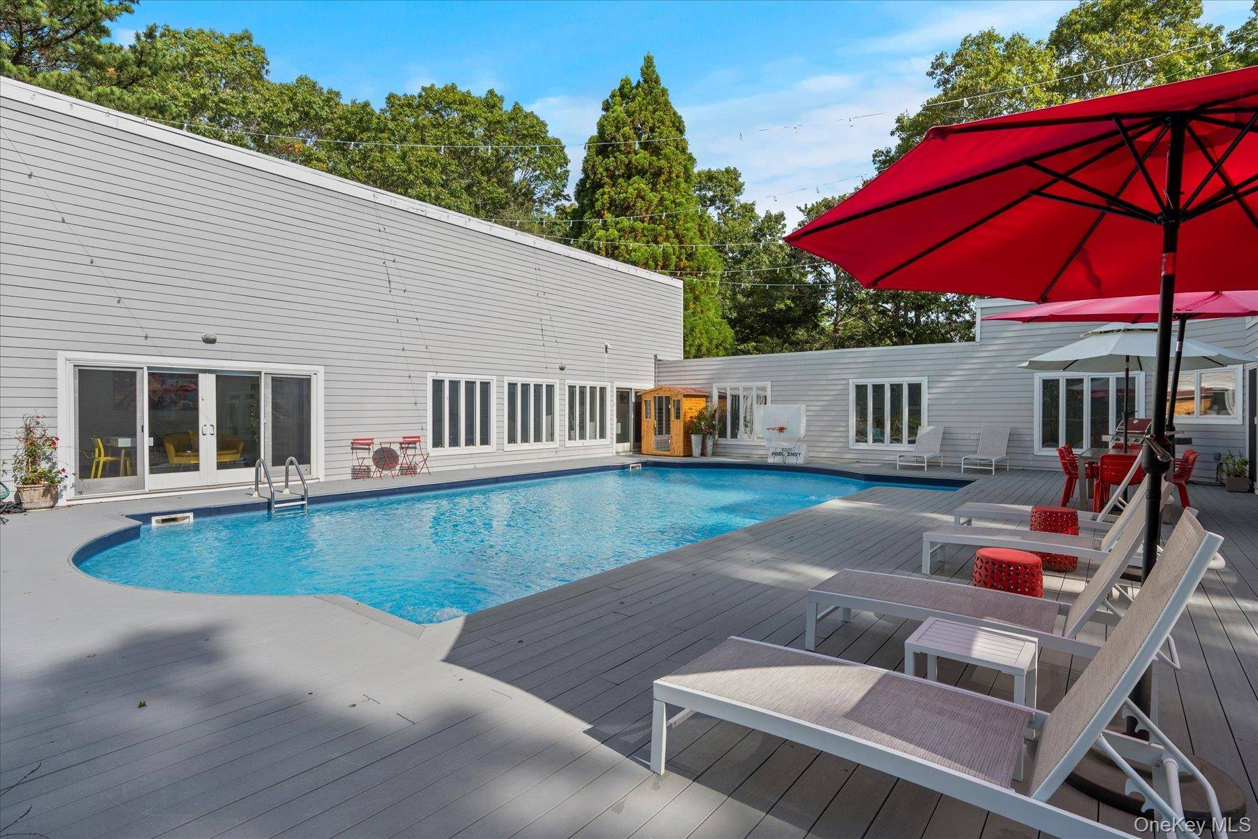 5 Lakewood LN, Quogue, NY 11959
