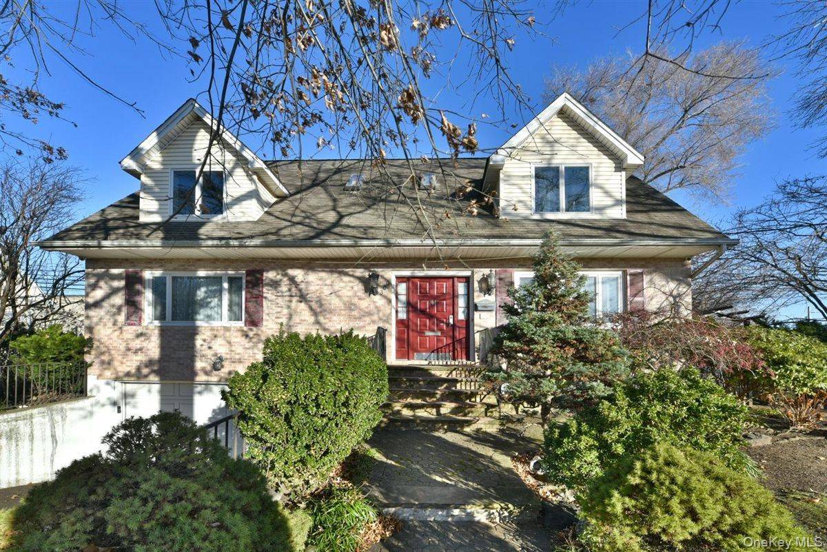 300 Pennsylvania AVE, Mineola, NY 11501