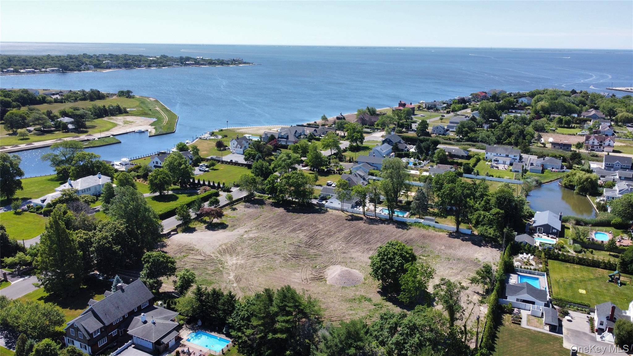 100A Awixa AVE, Bay Shore, NY 11706
