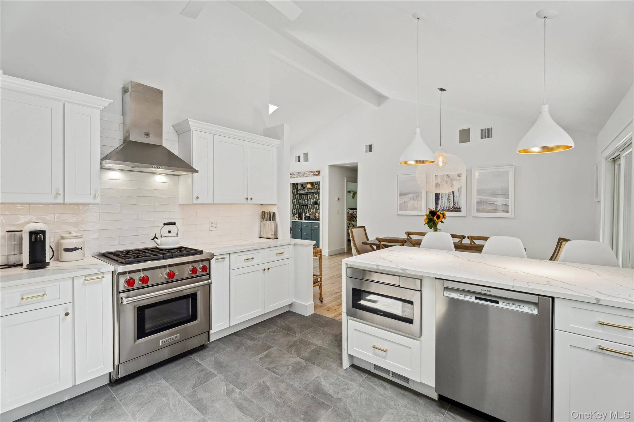 42 Oak ST, Westhampton Beach, NY 11978