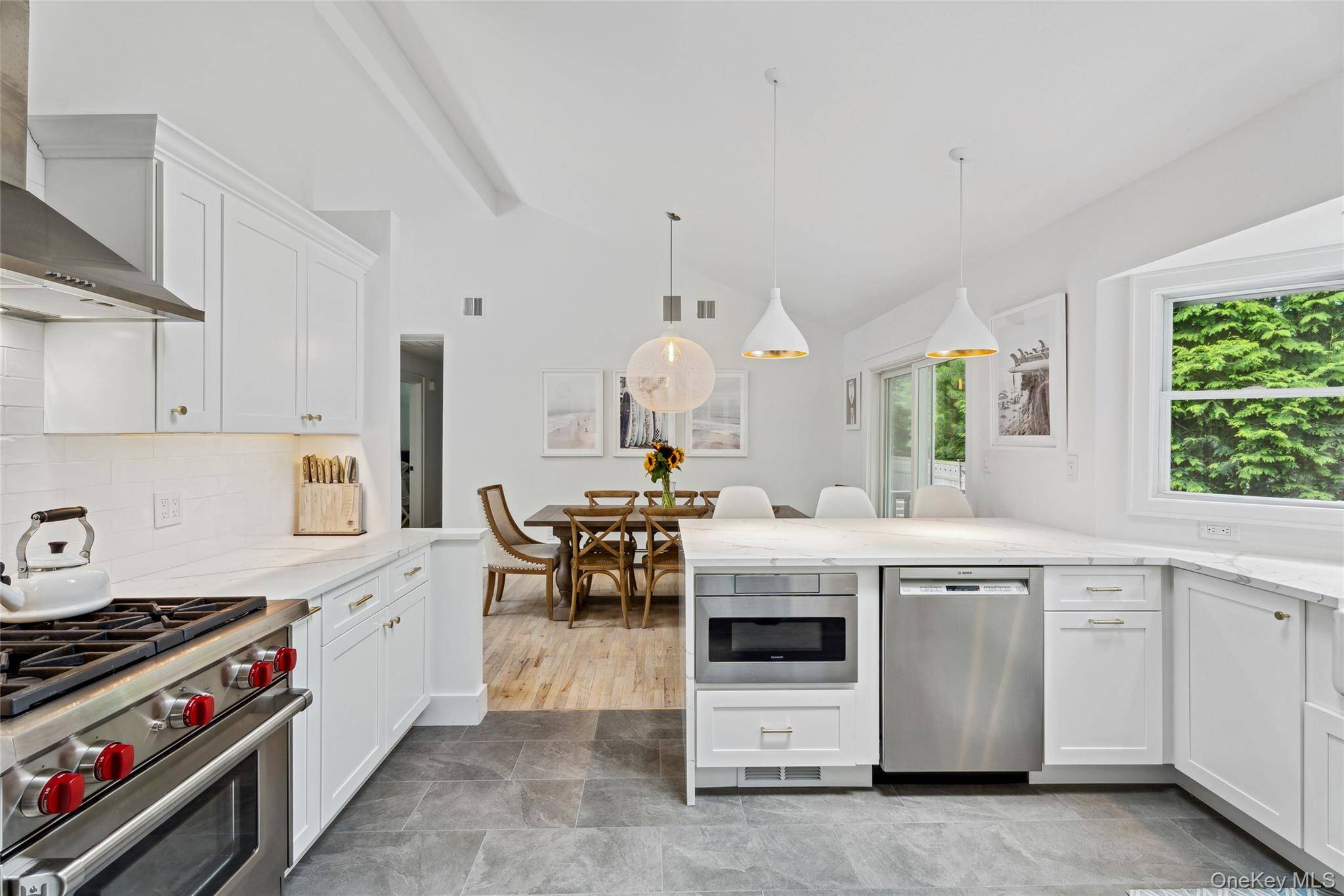 42 Oak ST, Westhampton Beach, NY 11978