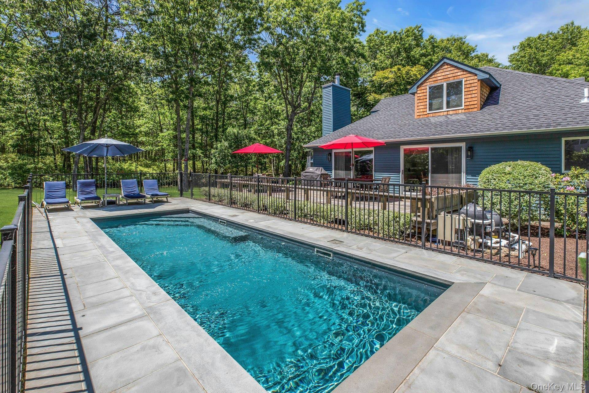 16 Hildreth RD, Hampton Bays, NY 11946